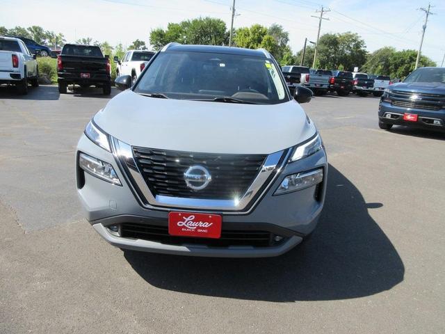 Photo of 2021 Solid Gray / Black Nissan Rogue