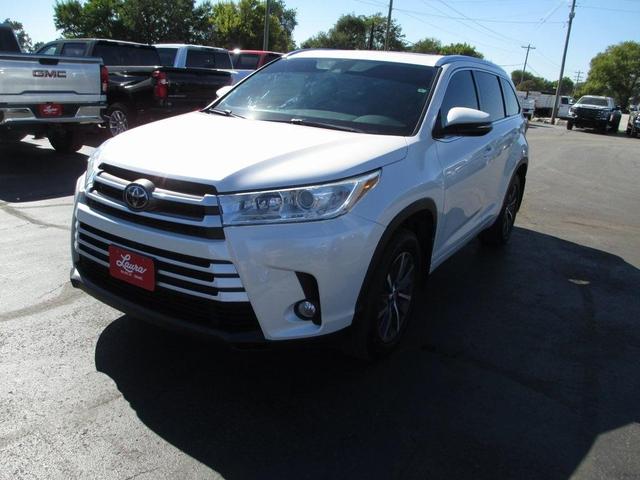 Photo of 2017 Blizzard Pearl Toyota Highlander
