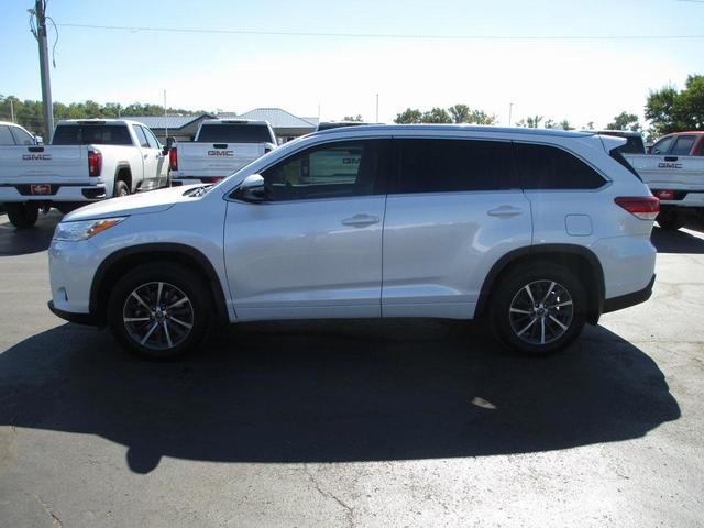 Photo of 2017 Blizzard Pearl Toyota Highlander