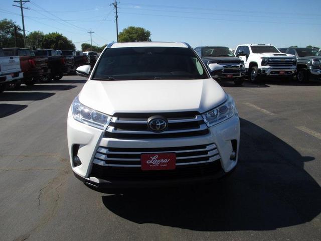 Photo of 2017 Blizzard Pearl Toyota Highlander