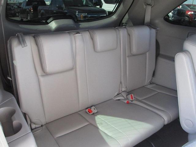 Photo of 2017 Blizzard Pearl Toyota Highlander