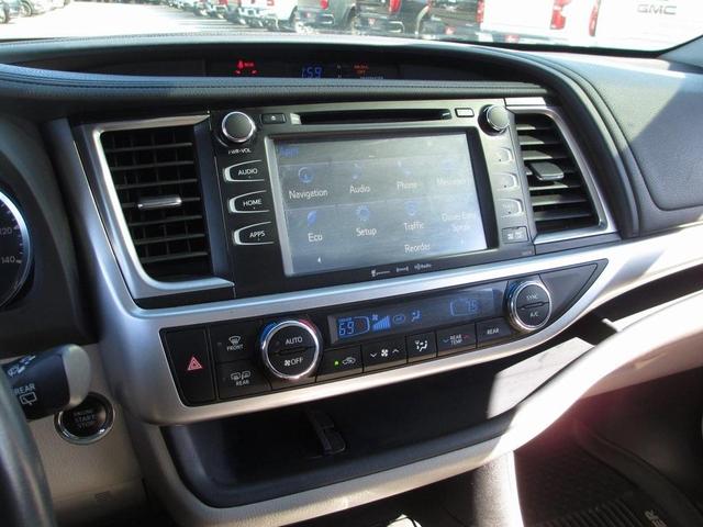 Photo of 2017 Blizzard Pearl Toyota Highlander