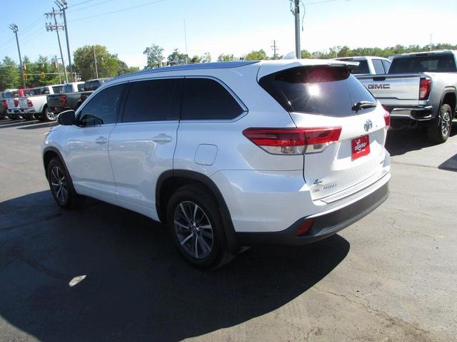 Photo of 2017 Blizzard Pearl Toyota Highlander