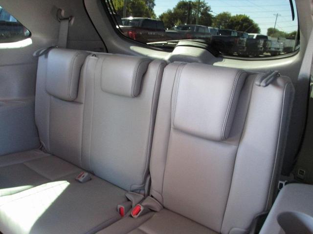 Photo of 2017 Blizzard Pearl Toyota Highlander