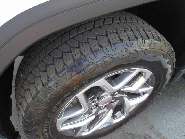 Photo of 2024 White Frost Tri-Coat GMC Sierra 1500