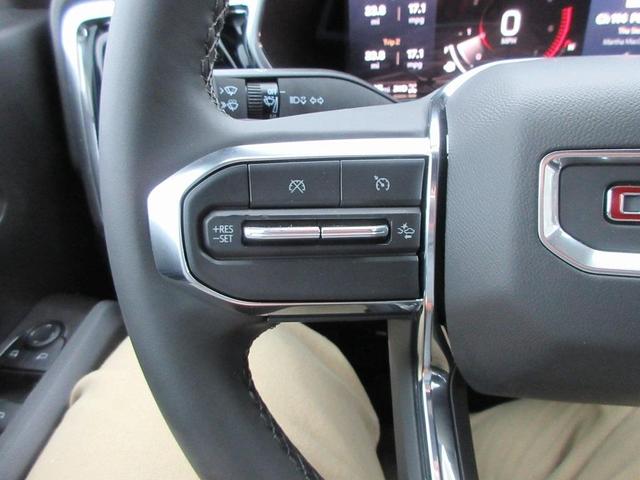 Photo of 2025 Summit White GMC Canyon