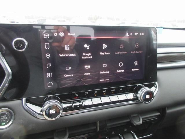 Photo of 2025 Summit White GMC Canyon