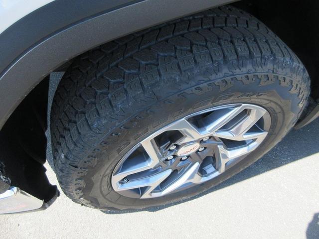 Photo of 2025 Summit White GMC Sierra 1500