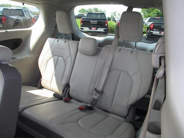 Photo of 2019 Luxury White Pearlcoat Chrysler Pacifica