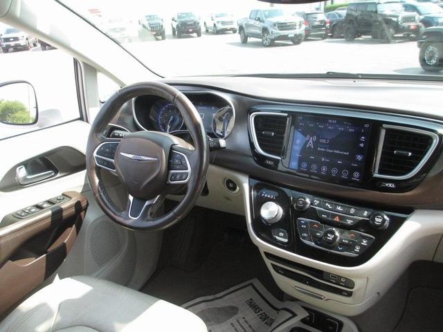Photo of 2019 Luxury White Pearlcoat Chrysler Pacifica