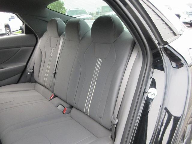 Photo of 2022 Phantom Black Hyundai ELANTRA
