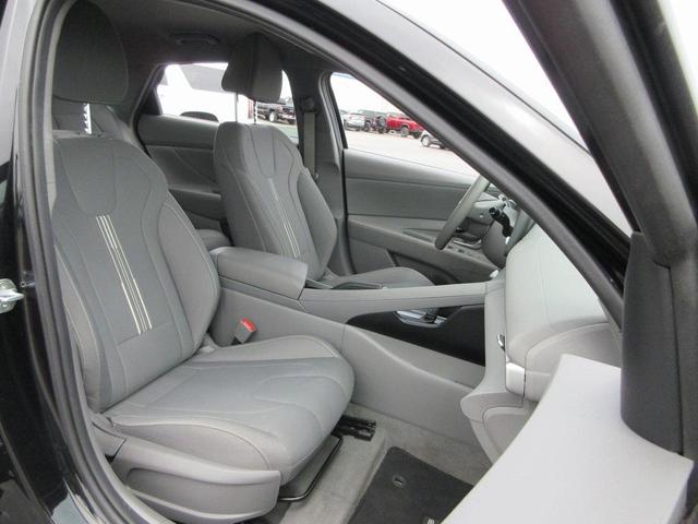 Photo of 2022 Phantom Black Hyundai ELANTRA