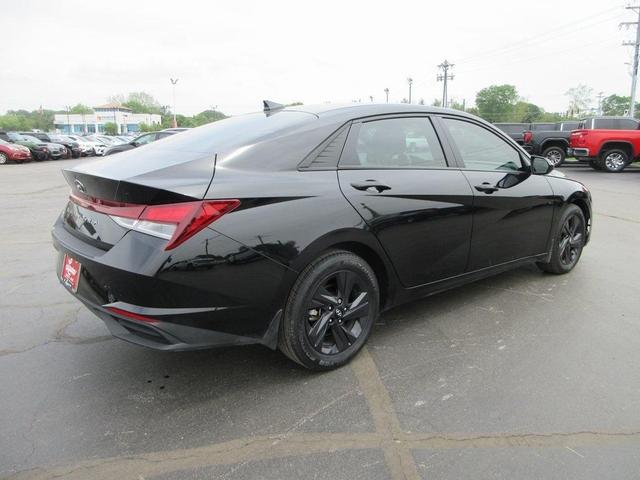 Photo of 2022 Phantom Black Hyundai ELANTRA