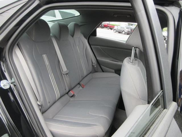 Photo of 2022 Phantom Black Hyundai ELANTRA