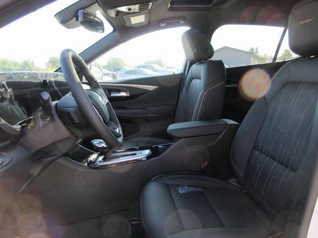Photo of 2025 White Frost Tri-Coat Buick Envista
