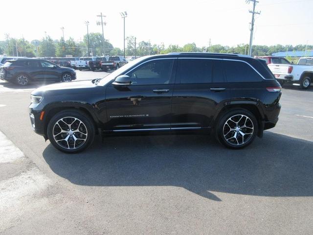 Photo of 2022 Diamond Black Jeep Grand Cherokee
