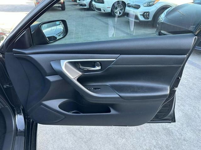 Photo of 2018 Super Black Nissan Altima