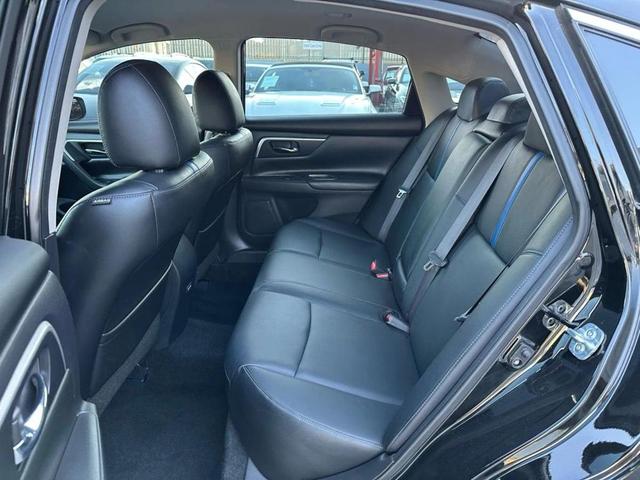 Photo of 2018 Super Black Nissan Altima