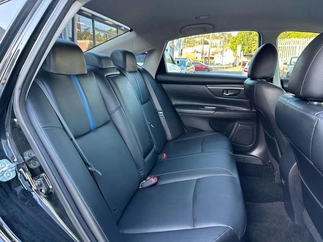 Photo of 2018 Super Black Nissan Altima
