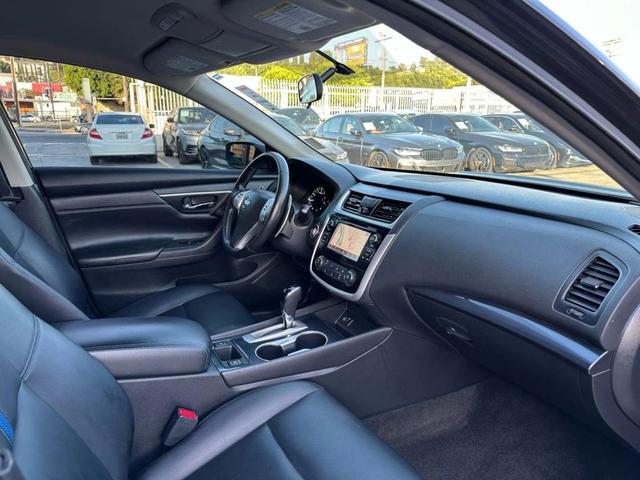 Photo of 2018 Super Black Nissan Altima