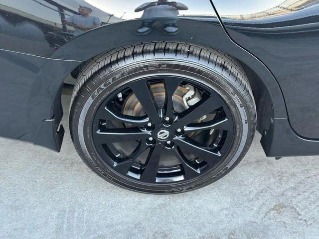 Photo of 2018 Super Black Nissan Altima
