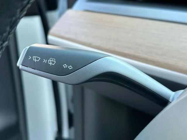 Photo of 2022 Pearl White Multi-Coat Tesla Model Y