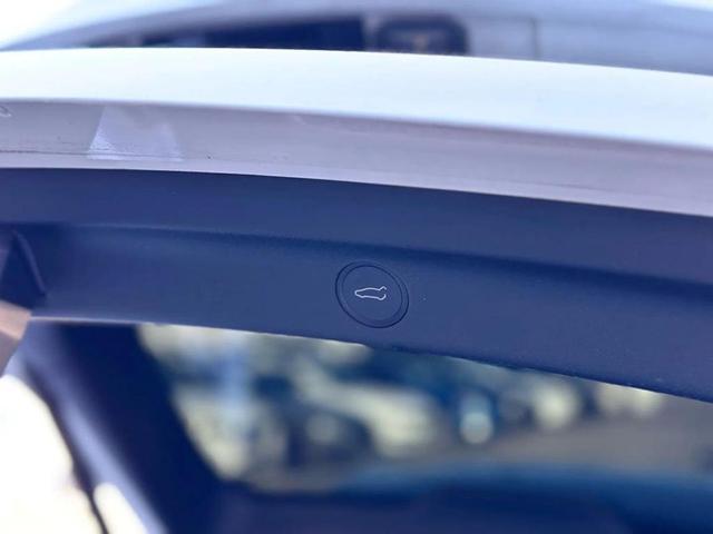 Photo of 2022 Pearl White Multi-Coat Tesla Model Y