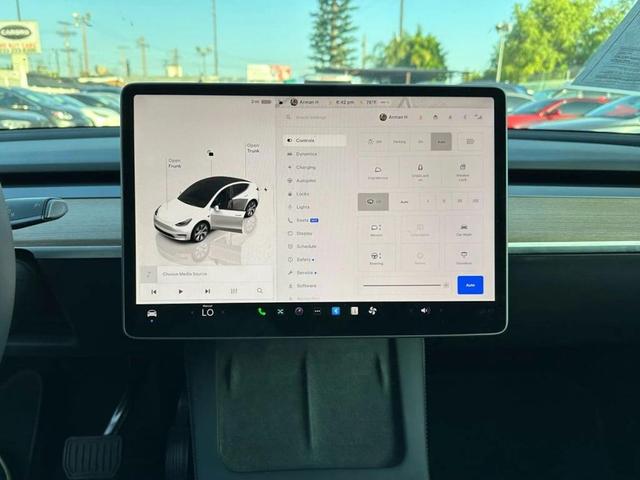 Photo of 2022 Pearl White Multi-Coat Tesla Model Y