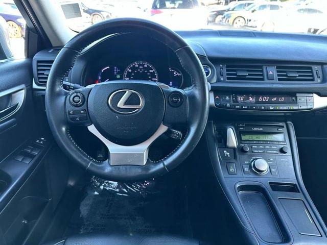 Photo of 2015 Silver Lexus CT 200h