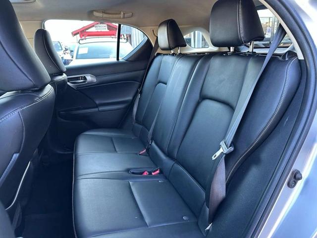 Photo of 2015 Silver Lexus CT 200h