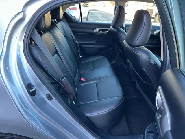 Photo of 2015 Silver Lexus CT 200h