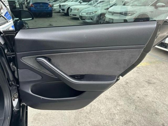 Photo of 2018 Black Tesla Model 3