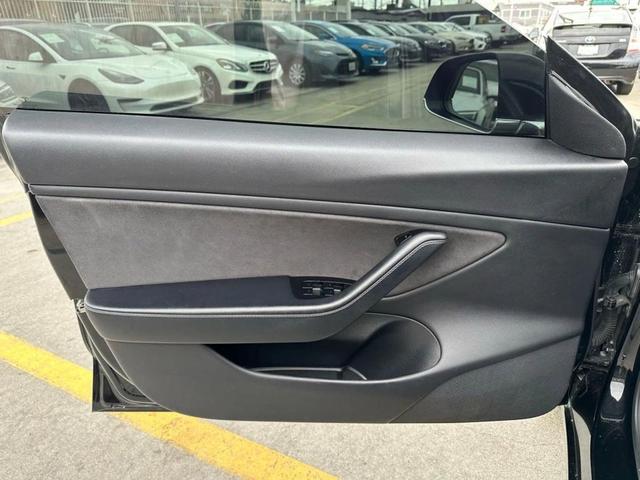 Photo of 2018 Black Tesla Model 3