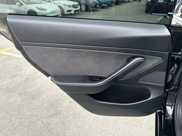 Photo of 2018 Black Tesla Model 3