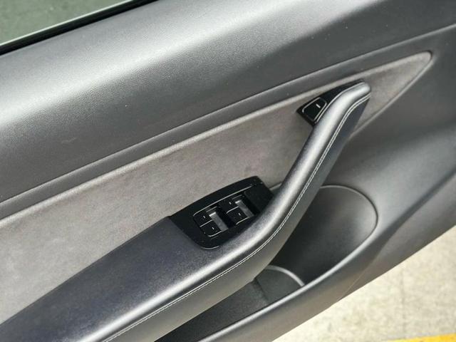 Photo of 2018 Black Tesla Model 3