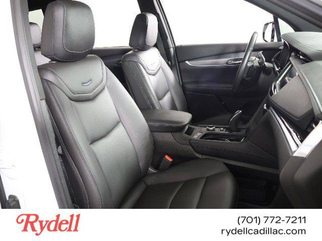Photo of 2023 Crystal White Tricoat Cadillac XT6