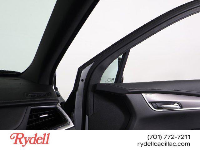 Photo of 2023 Crystal White Tricoat Cadillac XT6