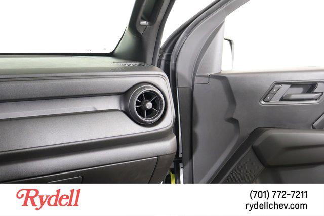 Photo of 2025 Summit White Chevrolet Colorado