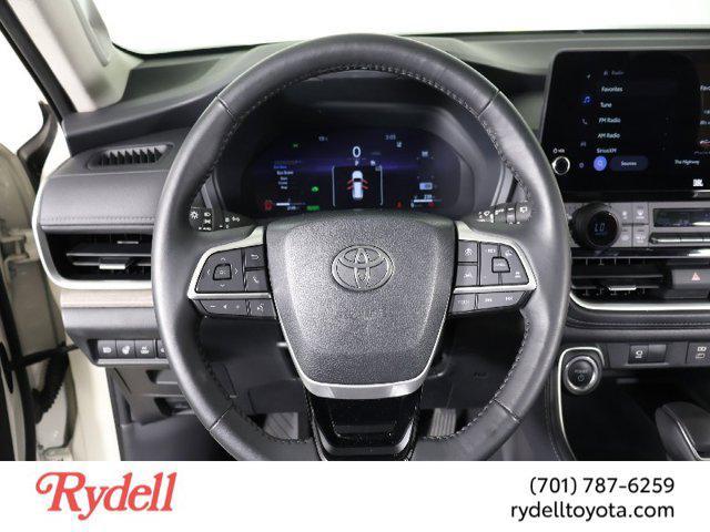 Photo of 2024 Coastal Cream Toyota Grand Highlander