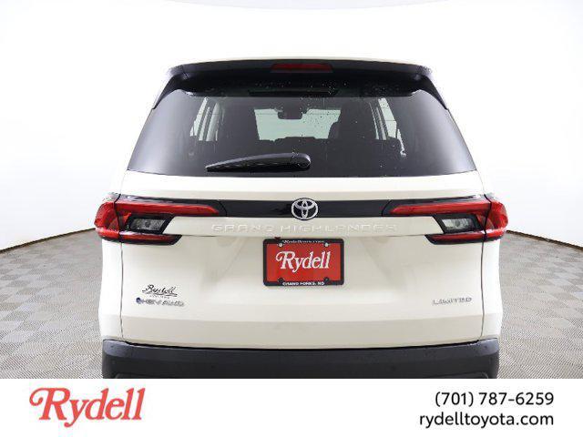 Photo of 2024 Coastal Cream Toyota Grand Highlander