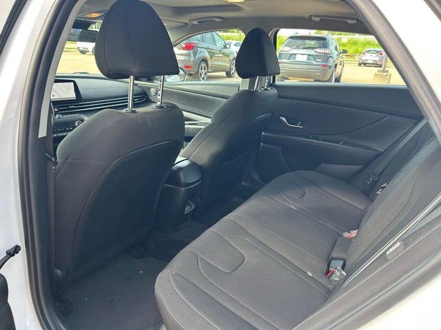 Photo of 2024 White Hyundai ELANTRA