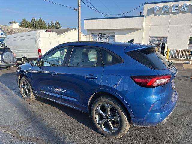 Photo of 2023 Atlas Blue Metallic Ford Escape