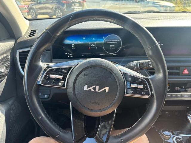 Photo of 2024 Blue Kia Seltos