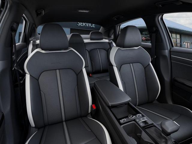 Photo of 2025 Aurora Black Pearl Kia K5