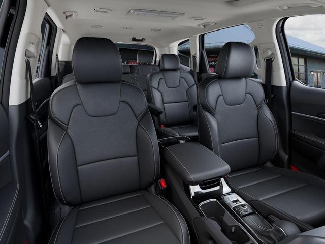 Photo of 2025 Ebony Black Kia Telluride