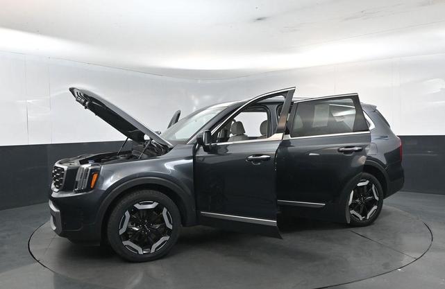 Photo of 2023 Gravity Gray Kia Telluride