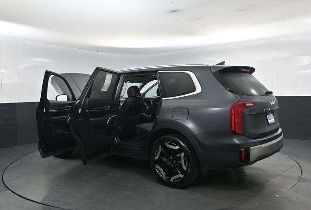 Photo of 2024 Gravity Gray Kia Telluride