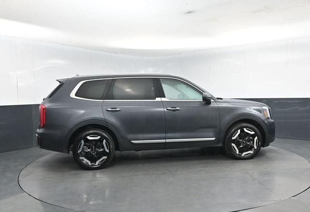 Photo of 2024 Gravity Gray Kia Telluride