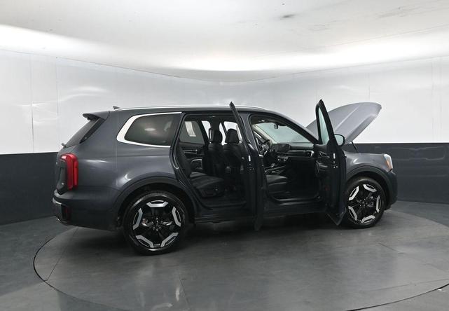 Photo of 2024 Gravity Gray Kia Telluride