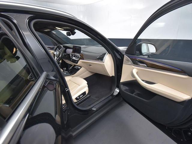 Photo of 2022 Jet Black BMW X3